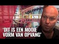 Een kijkje in het asielzoekers-cruiseschip