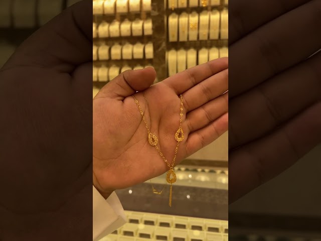 عقد ذهب بتصميم متدلي راقٍ - عيار21.