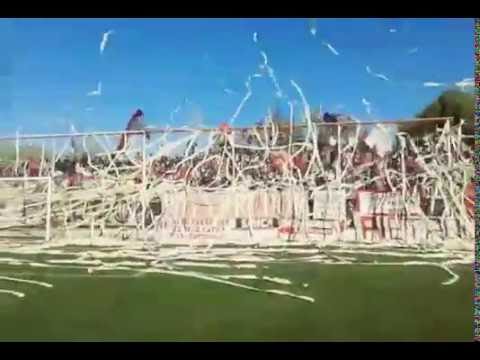 "Huracán de Comodoro Entrada del GloBo" Barra: Barra de Fierro • Club: Huracán de Comodoro