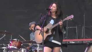 Francisca Valenzuela- "Almost Superstars" (720p) Live at Lollapalooza on August 1. 2014