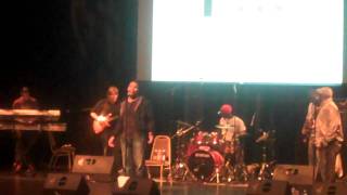 Eric Roberson &quot;Pave a New Road&quot;