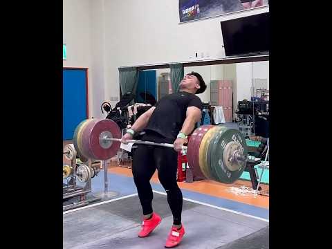 Chen Po Jen (110) 235 kg clean and jerk