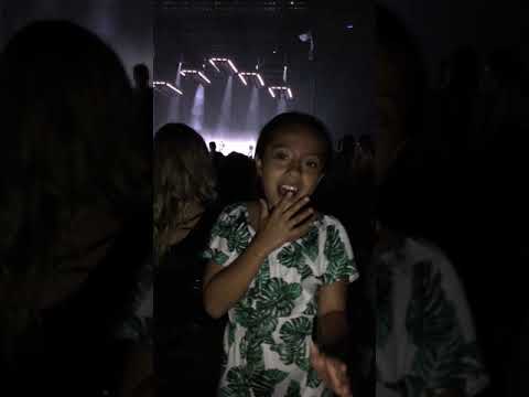 Davnita singing at the Pentatonix Concert 06/06/19