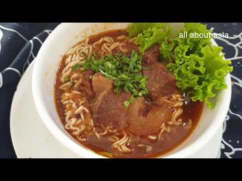 Breakfast In Phnom Penh - Beef With Bread And Braised Beef Noodle - Delicious Breakfast