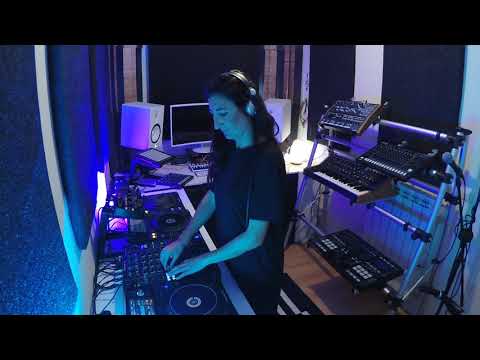 Oddcast 119 Auriga LIVE Studio Set