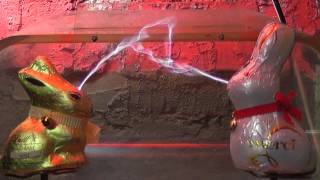 Chocalate-bunnies under tension ( 100 000 Volts ) : happy Easter