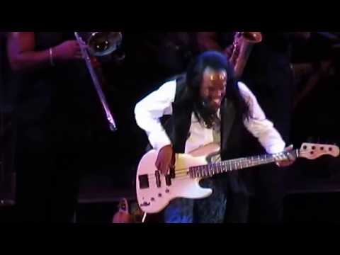 Verdine White Bass Solo at Earth, Wind & Fire Hollywood Concert