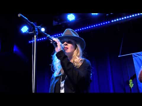 Over The Rhine - "First Snowfall" (eTown webisode #714)