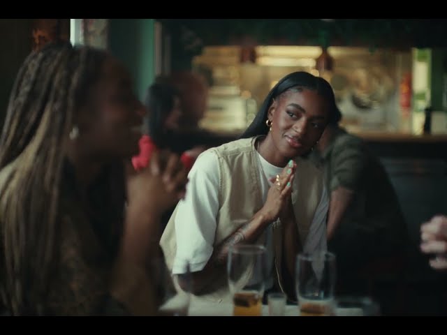 Video zu 'People Pleaser' ansehen