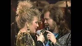 Travis Tritt &amp; Tanya Tucker &quot;Don&#39;t Go Out&quot;