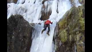 preview picture of video 'Truchillas(León) ice-climbing-(Montse&Poch&Fonso)'