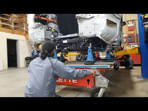 Tesla Model Y auf Celette Sevenne Bank mit Universal-Befestigungssystem CAMELEON