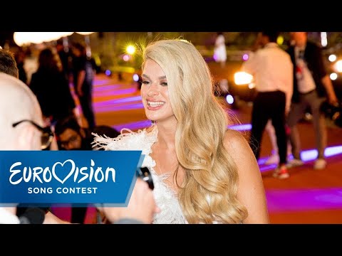 ESC 2019: Sarah McTernan aus Irland beim Orange Carpet | Eurovision Song Contest | NDR