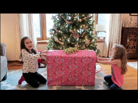 download lagu mp3 mp4 Disney World Gift Box, download lagu Disney World Gift Box gratis, unduh video klip Disney World Gift Box