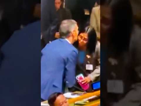 DELCY RODRÍGUEZ se acerca a saludar a SÁNCHEZ en la ONU #shorts