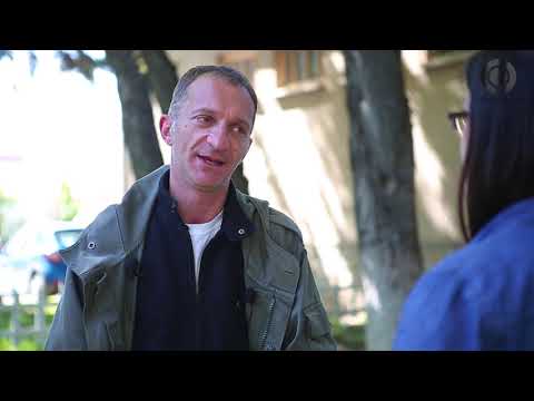 Ku ndihet më mirë- në teatër a seriale humoristike, flet Ernest Malazogu