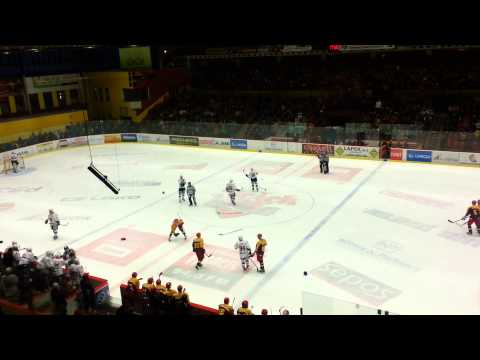 Dukla vyhrála v bitce, Piráti v zápase