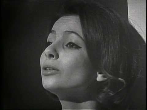 Esther Ofarim sings "T'En Va Pas"