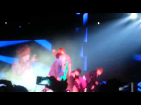 [120922 Dizzy Fancam] (SMTownINA2012) SHINee - Sherlock