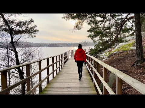 Stockholm Walks: Alvik - Ålsten. Nature, suburb and city shorelines.
