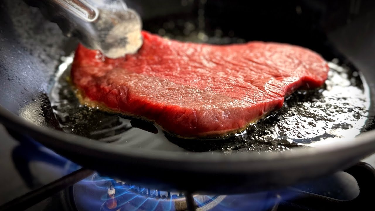 牛もも肉のステーキ 即席グレイビーソース