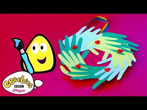 如何做一個聖誕花環｜CBeebies House--------。 (How to make a Christmas Wreathe  | CBeebies House)