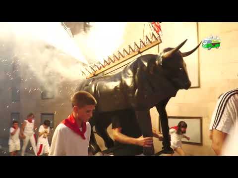 [SF26] Un acto, un reportaje: toro de fuego en Sanfermines 2026