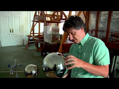 How does a Van de Graaff Generator work?
