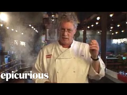 Jasper White Demonstrates an Indoor Clambake