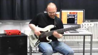 Jazz Bass with Novax Fanned Fret System.mp4