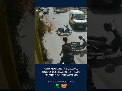 COM MOTORISTA EMBAIXO, ÔNIBUS DESCE AVENIDA E BATE EM MURO DE IGREJA EM MG