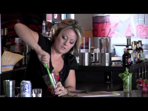 How to Make Strawberry Kiwi Mojito