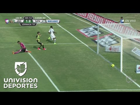 Luis Leal's pure speed puts Jaguares ahead 1-0 against Santos.