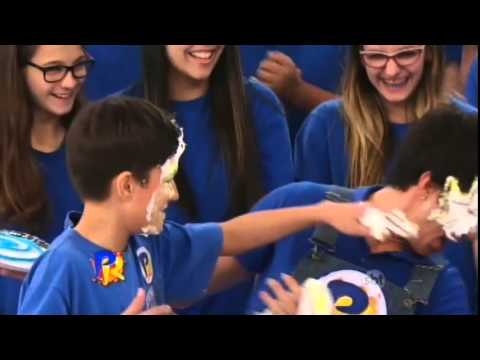 Passa Ou Repassa 18/01/2015 (Trecho Engraçado) - Participante Suja o Rosto de Assistente