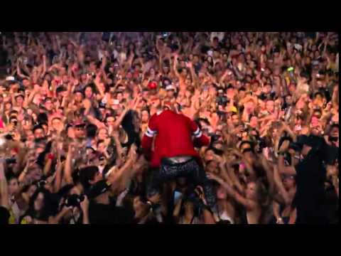 mgk-free the madness live performance