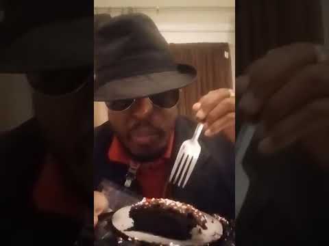 My Son Larry Eating Good he Loves Eating this Cake LOL 😆 😂 🤣 😋