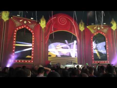 Sander van Doorn - Tomorrowland 2011 Aftermovie (Good live sound)
