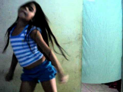 GABY DANÇANDO KUDURO ▶1:02