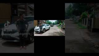 Download lagu Dj aduh mamae ada cowok pake baju hitam mp3