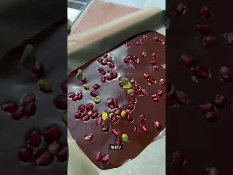 THE BEST VEGAN CHOCOLATE BARK.