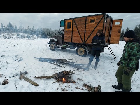 Выживаем в мороз на ГАЗ-63 1968 года. Одни ночью в лесу...