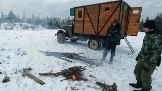 Выживаем в мороз на ГАЗ-63 1968 года. Одни ночью в лесу... Выживаем в мороз на ГАЗ-63 1968 года. Одни ночью в лесу...
