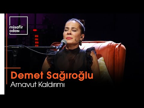 Demet Sağıroğlu - Arnavut Kaldırımı (Misafir Odası)