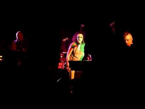 Chacal Band et les Hupettes - 05 - Holidays in the sun