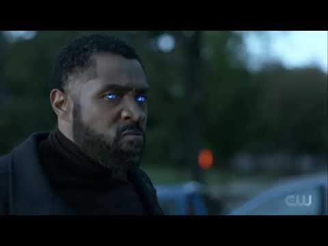 Black Lightning 4x01 Opening Scene part 2 Jefferson fight the police
