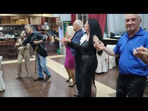 Коле цар као певач и гајдар