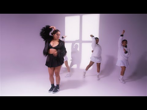Shiela - ESTAS MAL (Official Music Video)