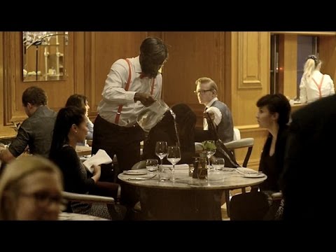 Surprise flash mob marriage proposal: Man books out entire restaurant!