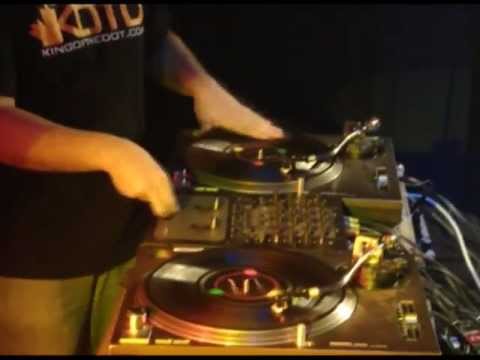 Dj Mart-One vs. Dj Vekked / Final Battle DJ "War Is Raw"