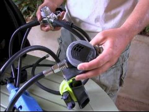 水肺潛水初學者：如何使用水肺潛水調節器？ (Scuba Diving for Beginners : How to Use Scuba Diving Regulator)